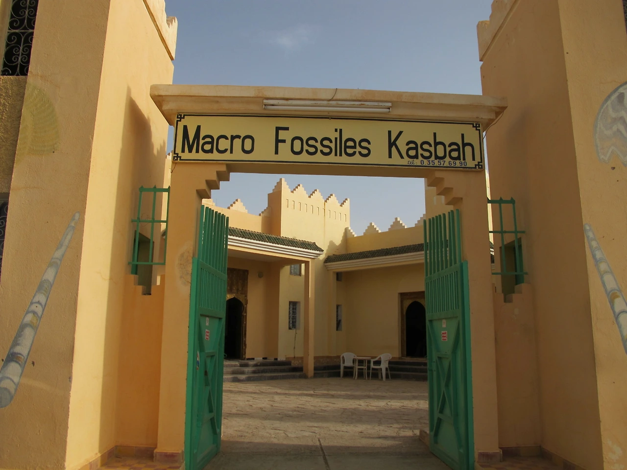 [5-91] 사막 가는 길의 화석 박물관 입구.JPG