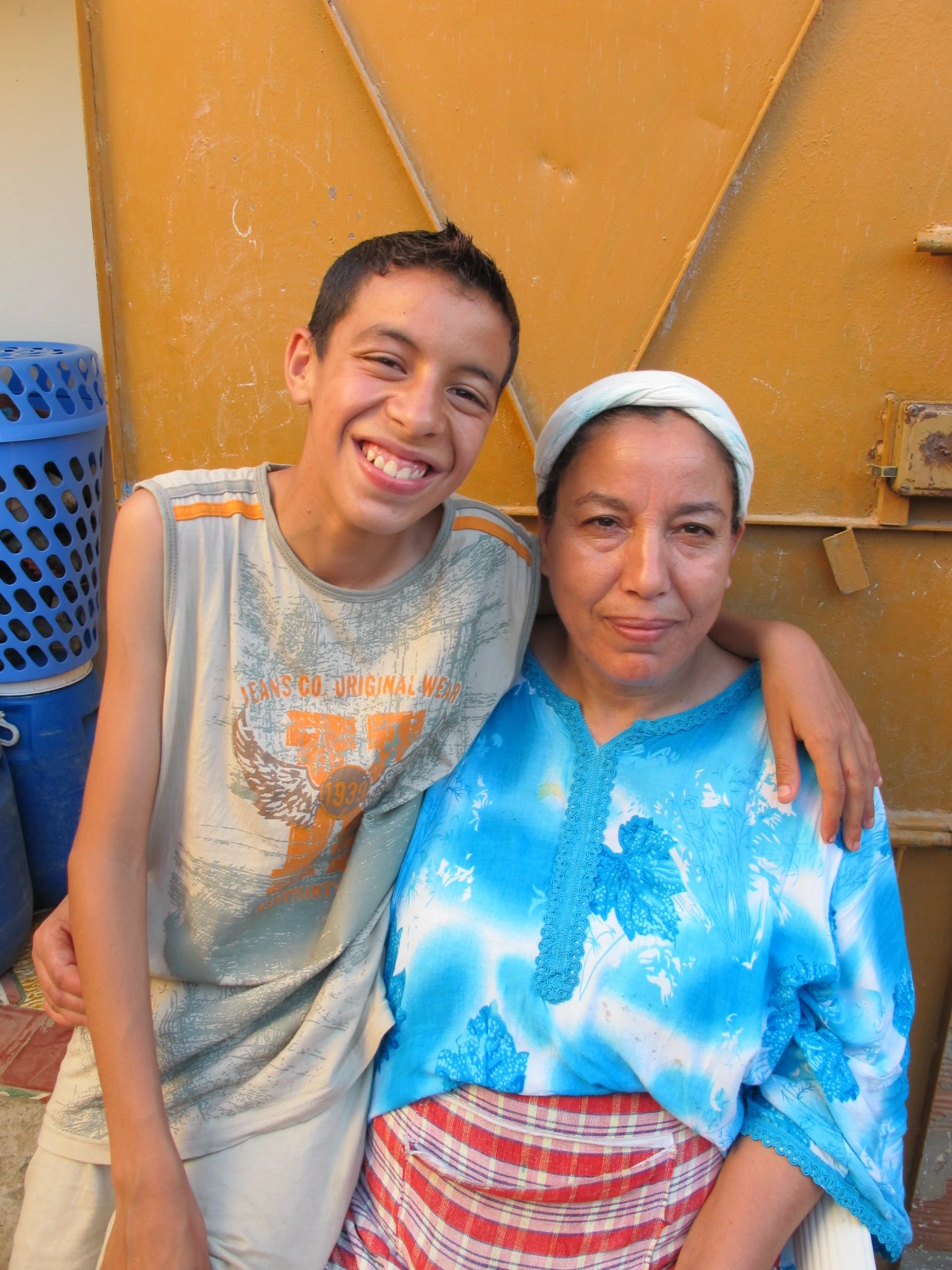 [2-49] 함만 아주머니와 잔심부름을 도맡고 있는 아들 에이욥.JPG