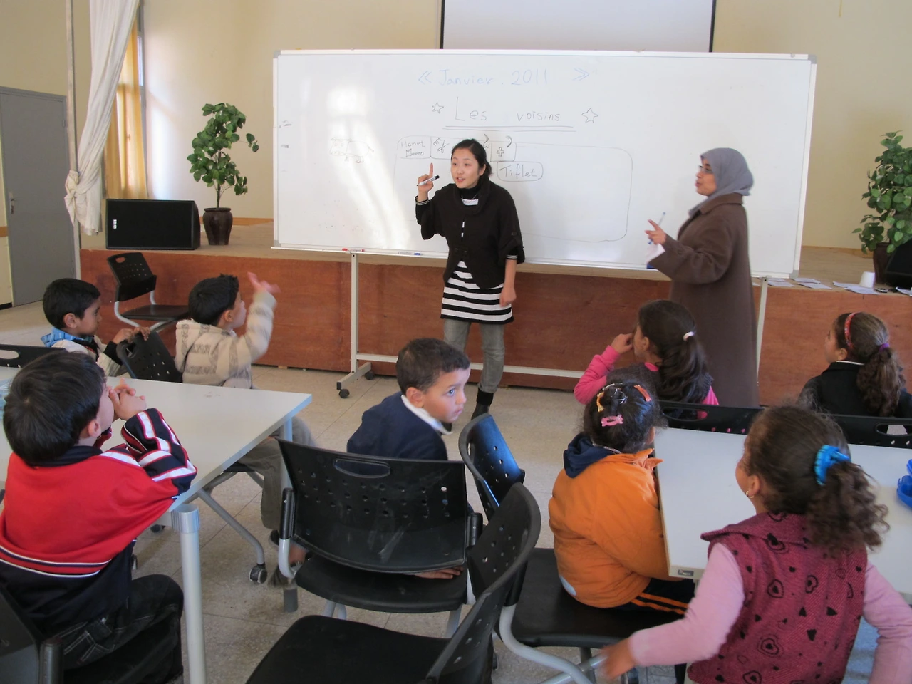 [3-60] ‘이웃’ 주제로 이야기나누기를 하는 모습.JPG