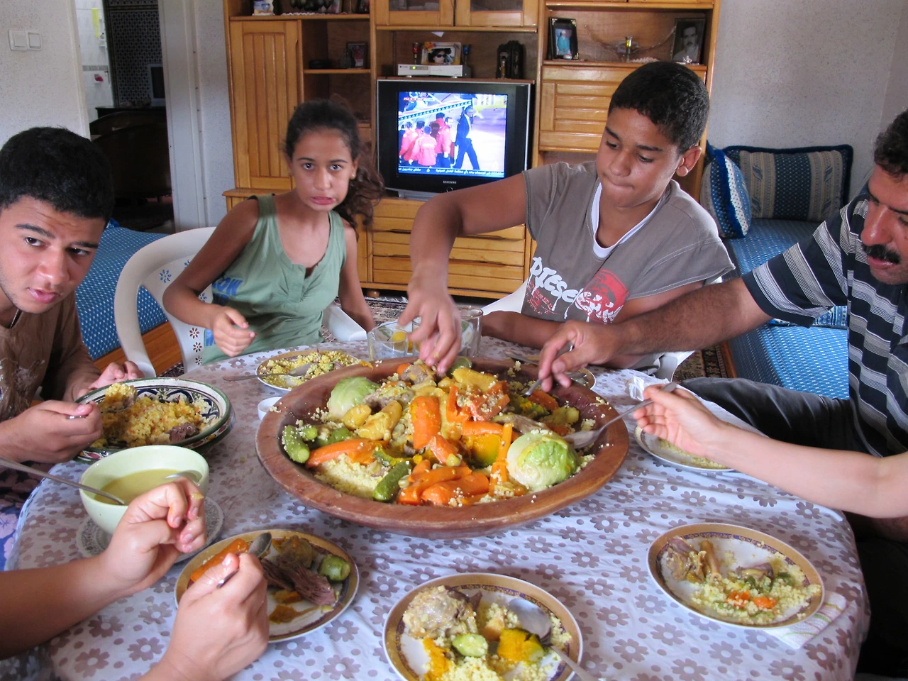 [2-16] 동네 아주머니 메리엄 가족과 함께한 꾸스꾸스.JPG