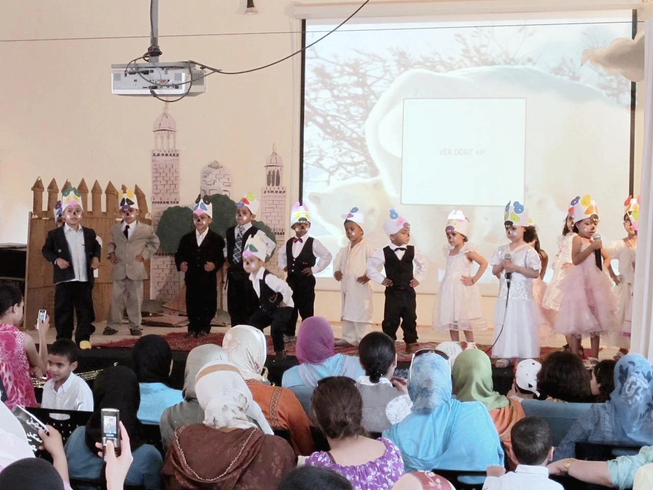 [3-118] 종업식 날 5세반 아이들의 ‘곰 세 마리’ 공연.JPG