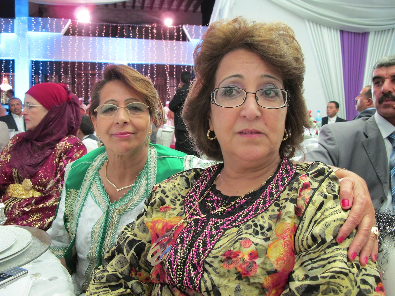 [2-40] 카프탄을 곱게 입은 나자트, 스미샤 아주머니.JPG