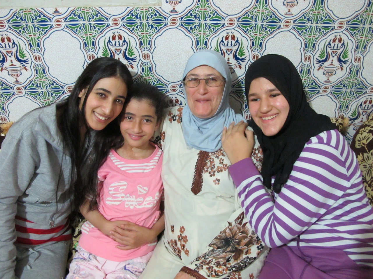 [2-57] 가족들과 친척들과 함께 종종 우리 집에 놀러왔던 메리엄(Marym)과 가족들.JPG