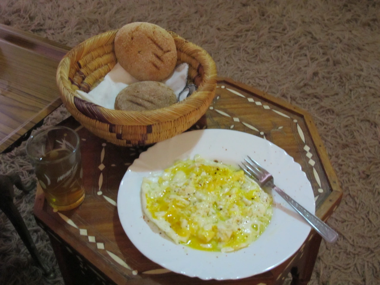 [2-28] 홈스테이 집에서 먹었던 아침식사 (아떼이와 빵, 계란).JPG