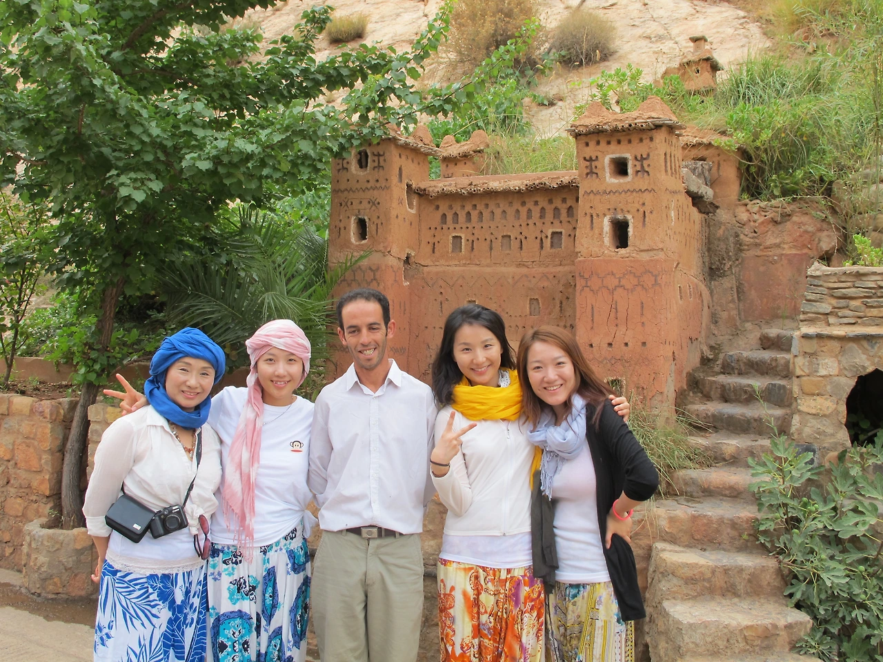 [4-10] 가족들과 함께 사막 여행 중 다시 만난 호센.JPG