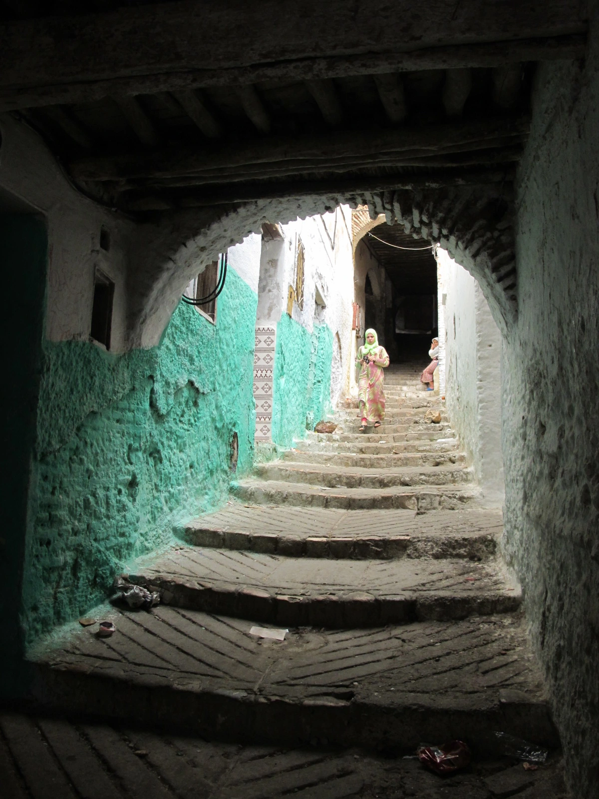 [5-28] 카스바(Casbah)로 올라가는 꼬불거리는 메디나 골목길.JPG