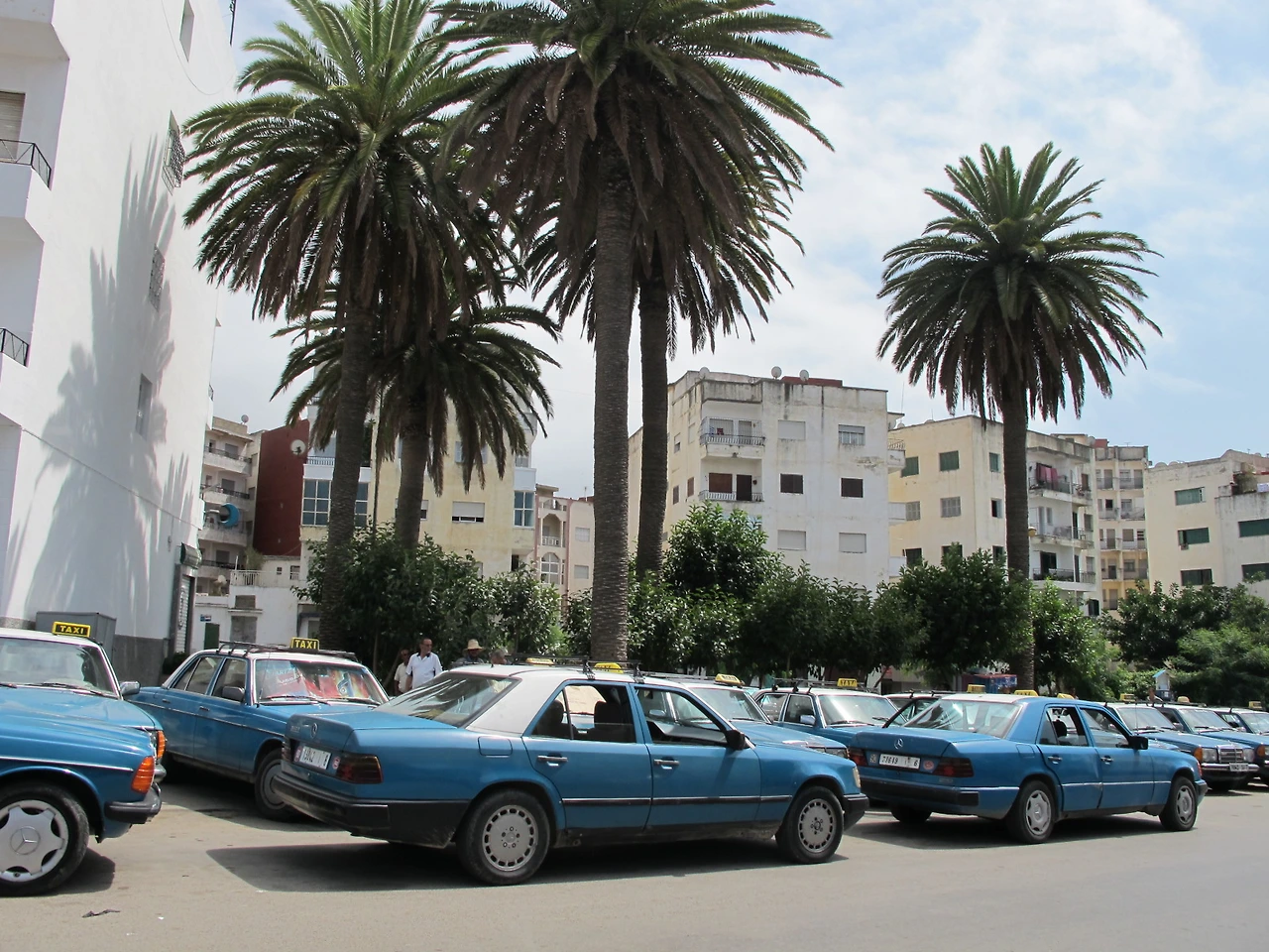 [5-36] 파란나라 쉐프샤우엔(Chefchaouen)가는 그랑 택시도 파랗다.JPG