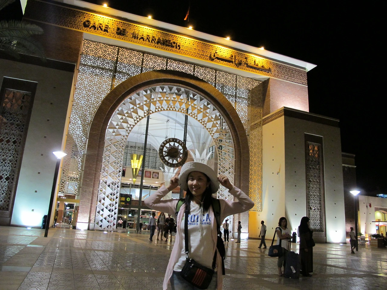 [5-68] 밤에 더욱 멋있는 마라케시 기차역.JPG