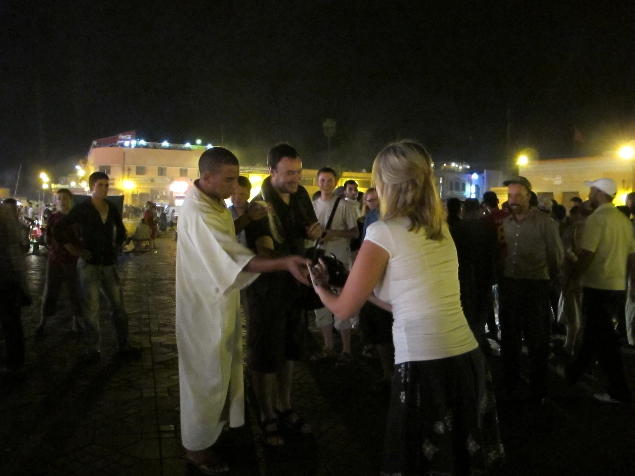 [5-72] 자말 엘프나 광장의 코브라.JPG