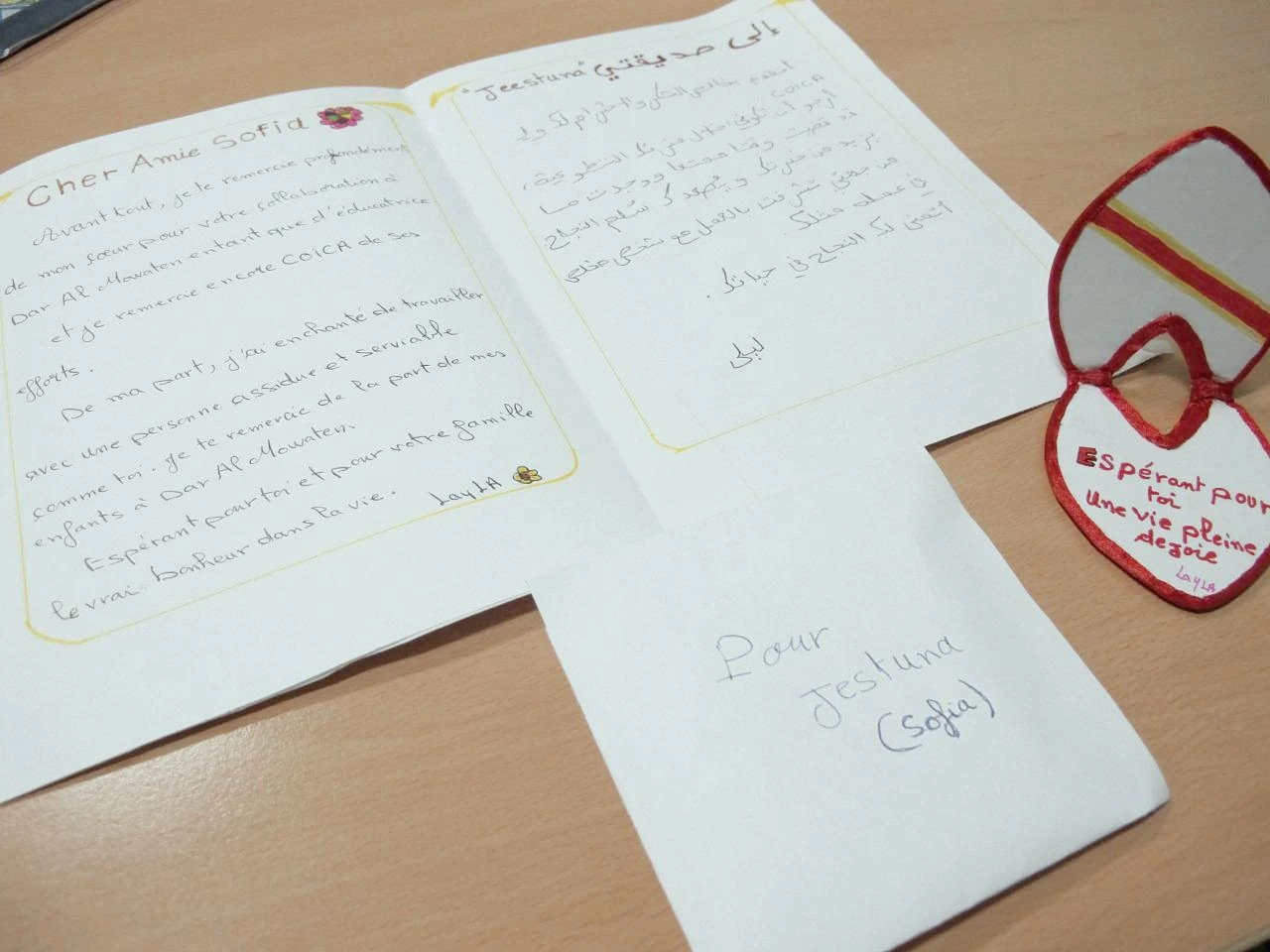 [3-104] 6세반 레일라 선생님의 감동의 편지와 선물.JPG