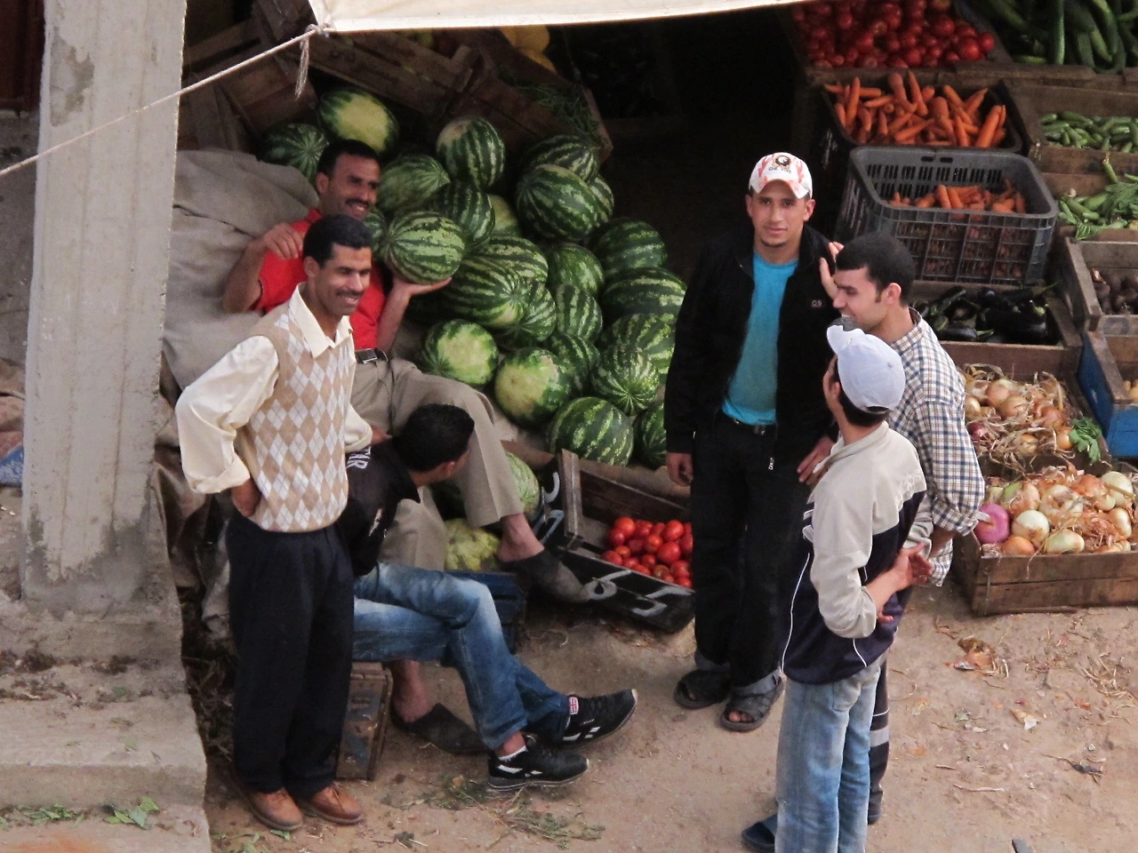[2-58] 집 앞 야채가게 아저씨와 친구들.JPG