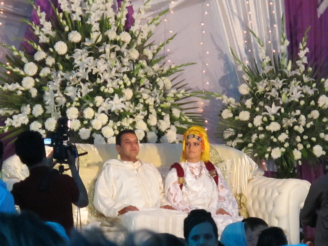 [2-44] 전통의상으로 갈아입고 나온 신랑 신부.JPG