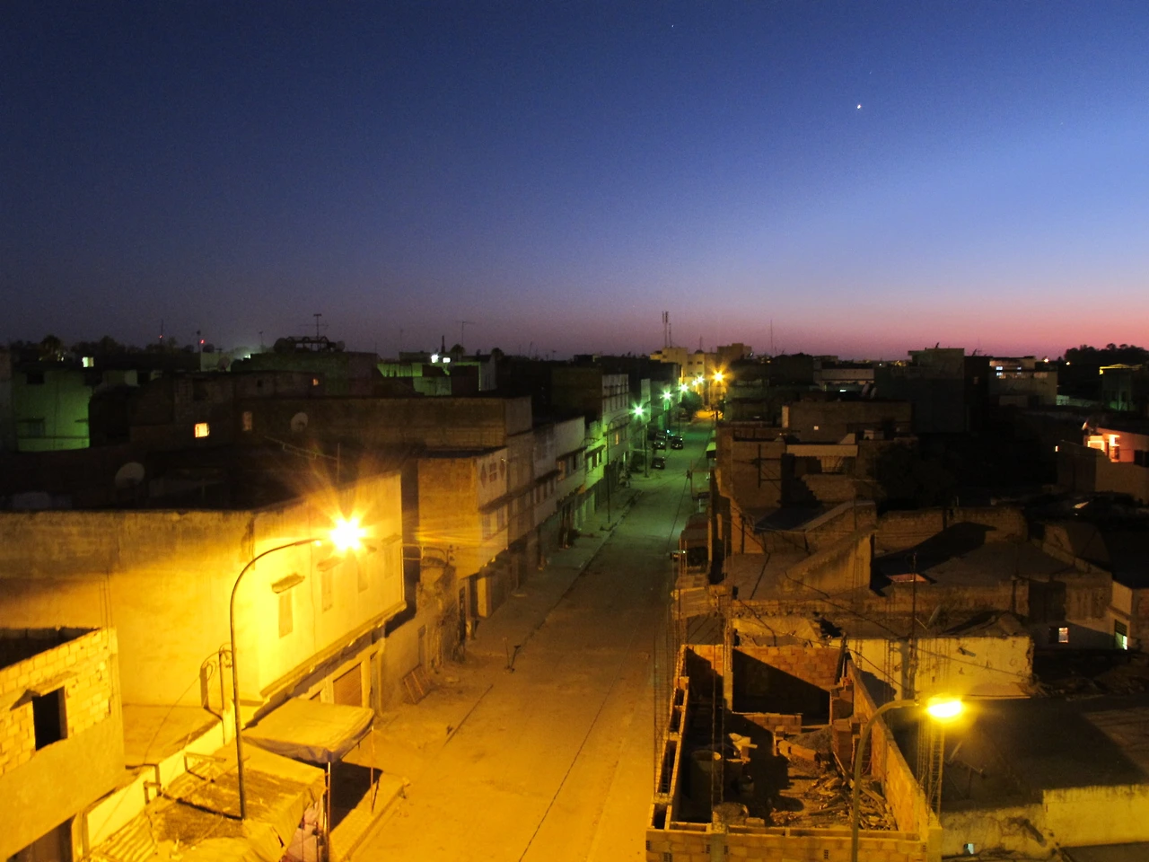 [2-1] 2년간 살았던 모로코 티플렛(Tiflet)의 집 앞 야경.JPG