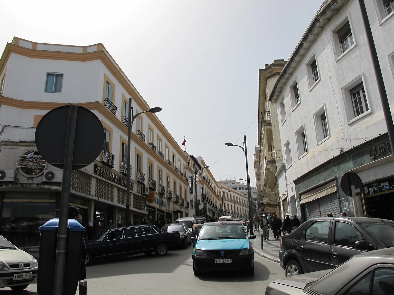 [5-23] 탕제(Tanger)의 유럽풍의 건물과 골목들.JPG