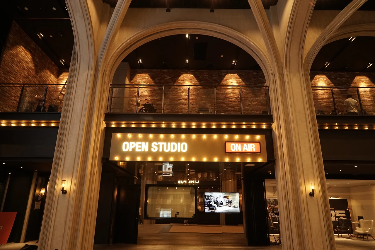 오픈스튜디오_ _Rec. Studio CGVXZAMONG_2.JPG