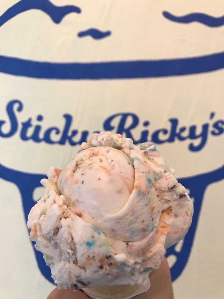 썸머앳더 무비씨어터.jpeg