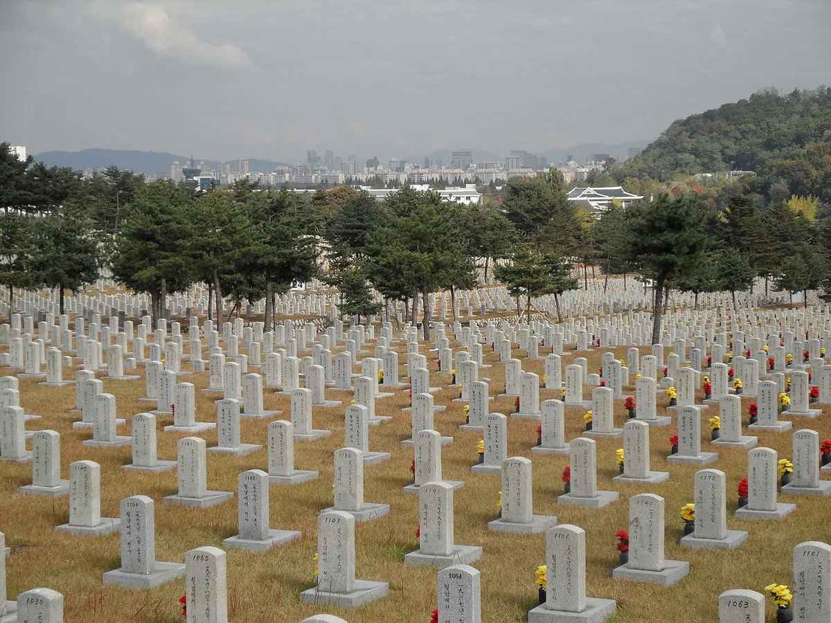 1200px-Seoul_National_Cemetery_26th_Sanctuary.JPG