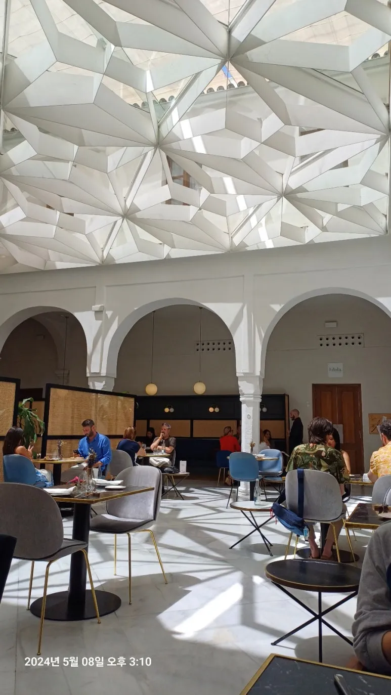 1716472394777.jpg?type=w773