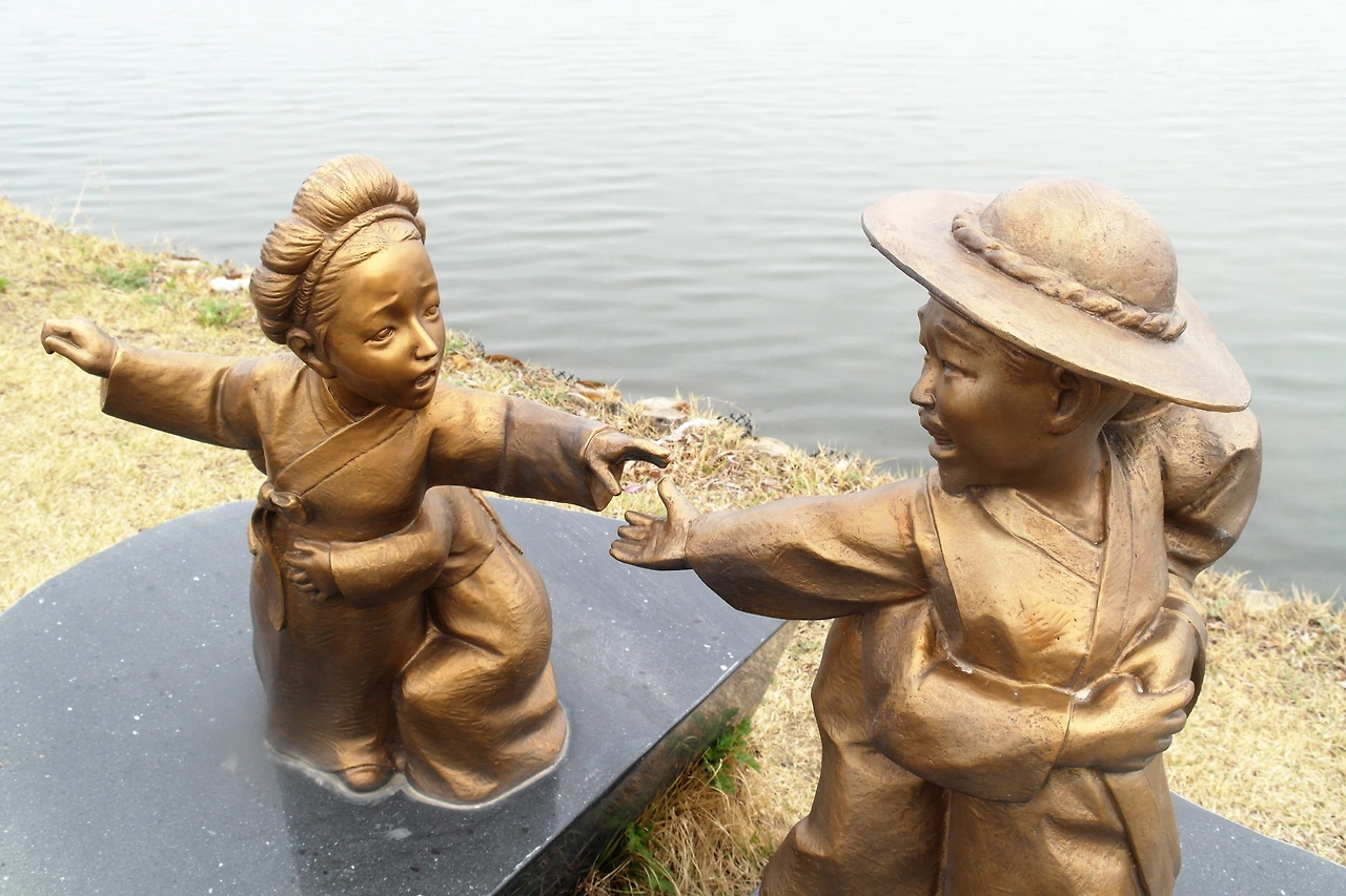 사진5-고종환 제공-행복한 하루하루를 보내던 두 사람은 갑작스레 이별하게 된다..JPG