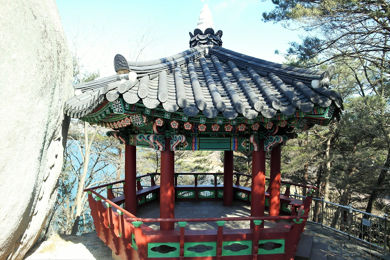 사진3-2005년 신축 준공한 영랑정. 정자 명칭은 시민 공모를 통해 이름 지어졌다. -고종환 제공..JPG