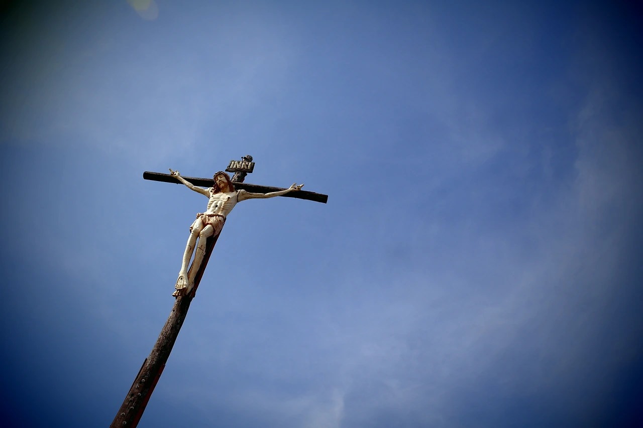 추가컷-십자가에 못박힌 예수상..JPG