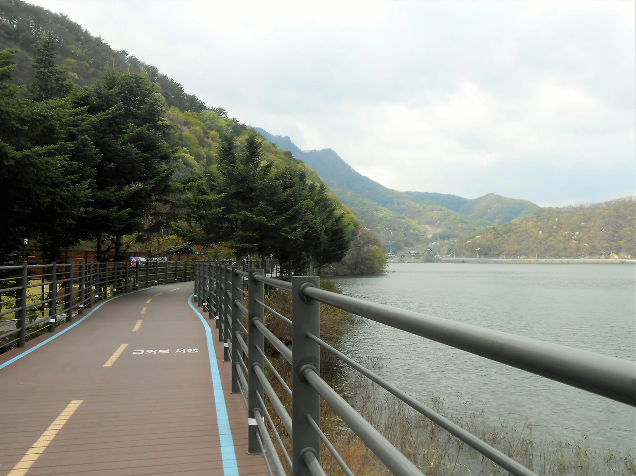 사진2-스카이워크로 향하는 초입 데크길.JPG