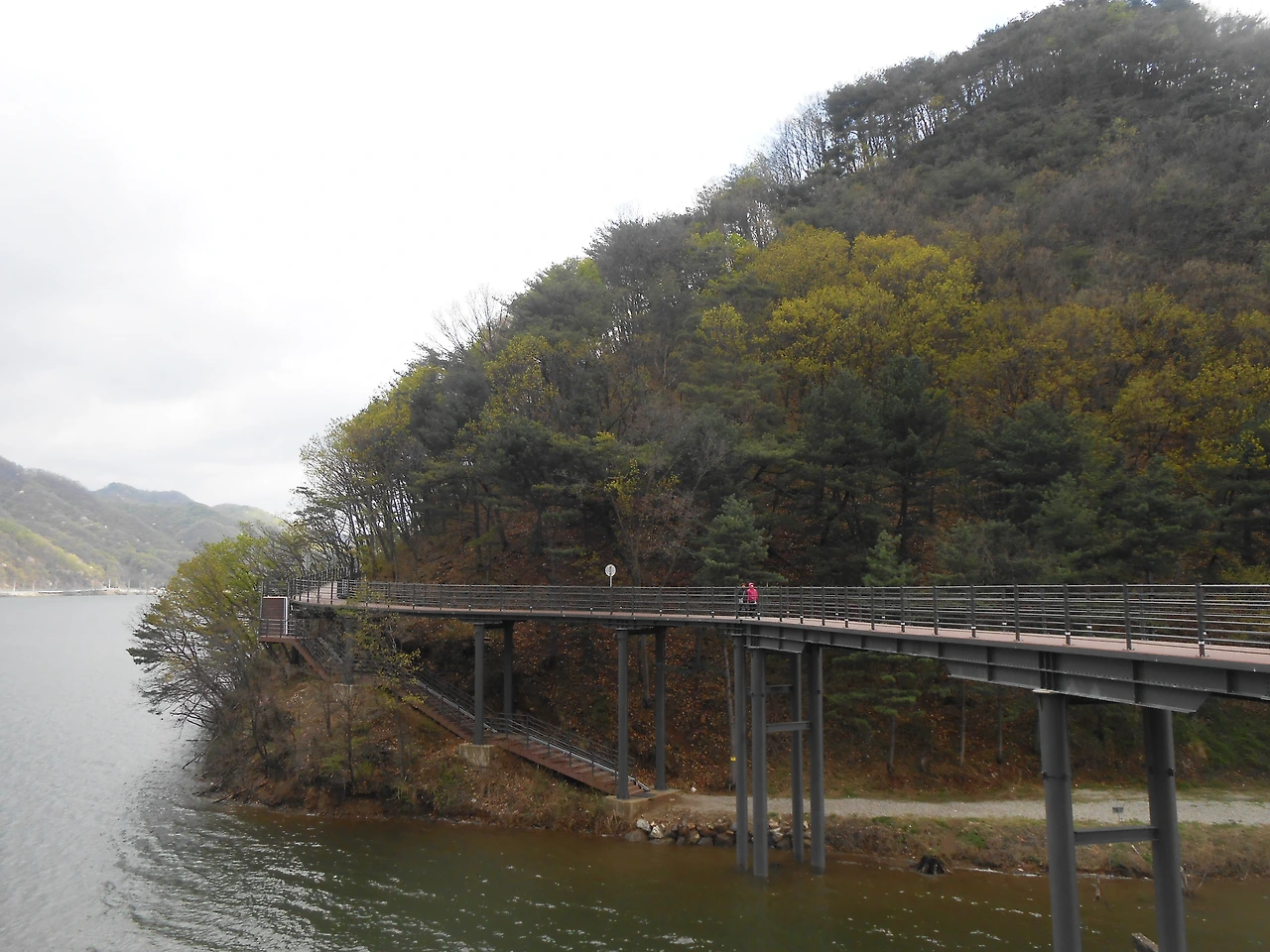 사진7-아름다운 풍경에 매료돼 아찔함마저 잊는다..JPG