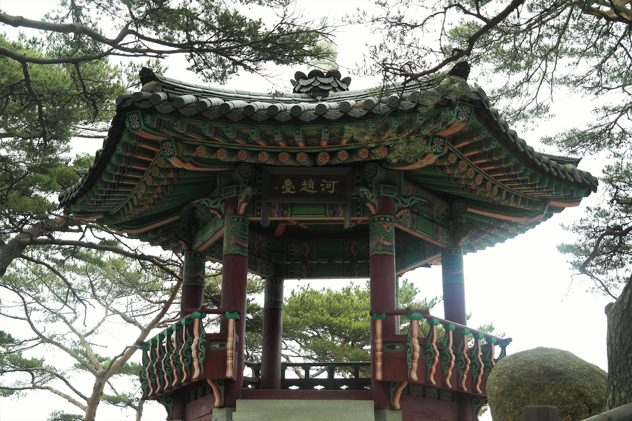 사진3-2009년 12월 명승 제68호로 지정된 하조대. 양양 8경 중 하나다..JPG