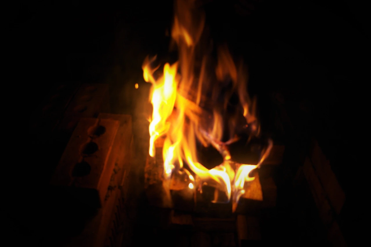 사진8-모닥불에 고민도 함께 태워지는 듯하다..JPG