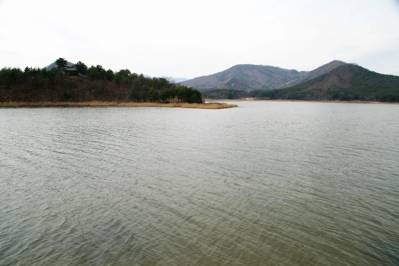 사진8-고종환 제공-잔잔한 풍경에 지친 마음을 다독이기 좋다..JPG