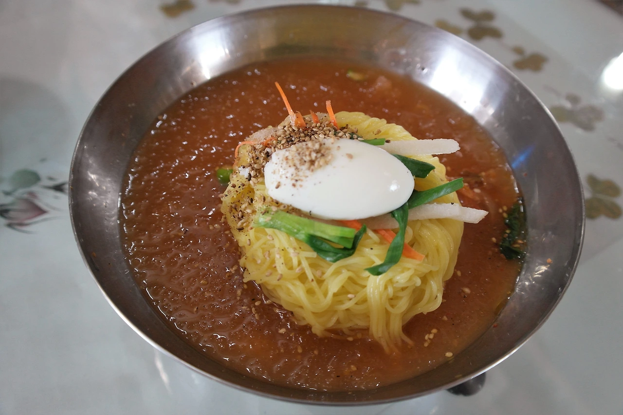 사진17- 국물 한 방울 남김없이 그릇을 깨끗이 비워낸 묵은지말이국수.JPG