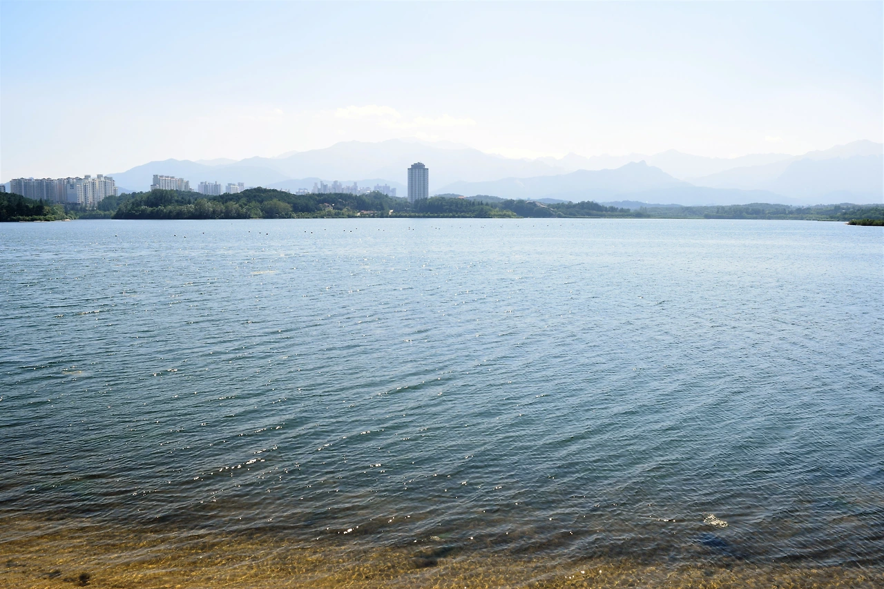 사진1-마음을 정돈시켜주는 영랑호 풍경. -고종환 제공..JPG