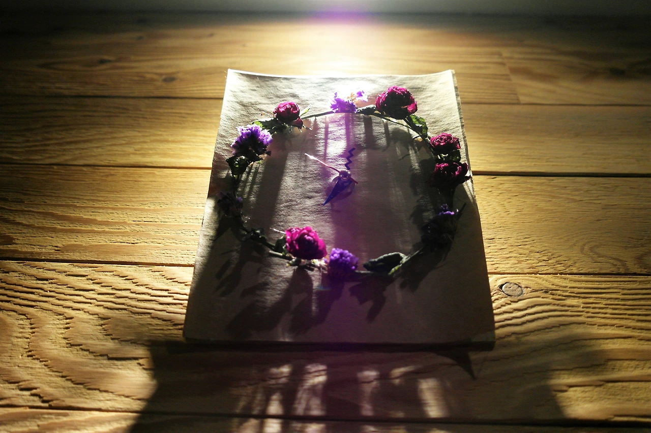 사진9-주인장이 직접 만들었다는 꽃 시계는 마음에 감명 깊게 자리한다..JPG