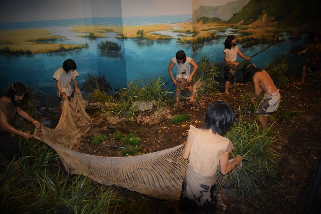 사진5-쌍호에서 어로생활을 하던 신석기인들의 생활상.-고종환 제공.JPG