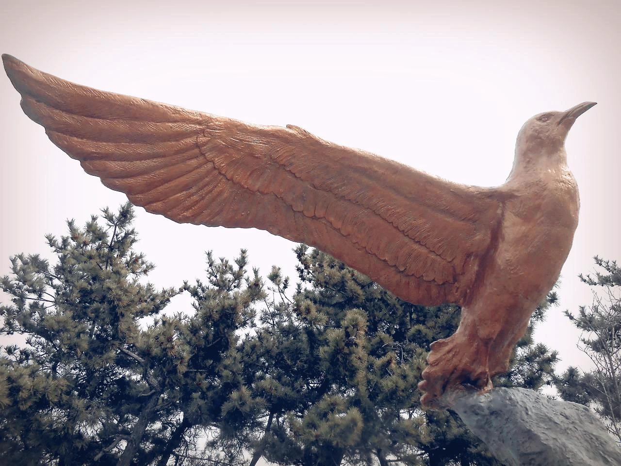 사진10-주문진등대 앞에 자리한 안택규 작가의 작품, 바다의 벗.JPG