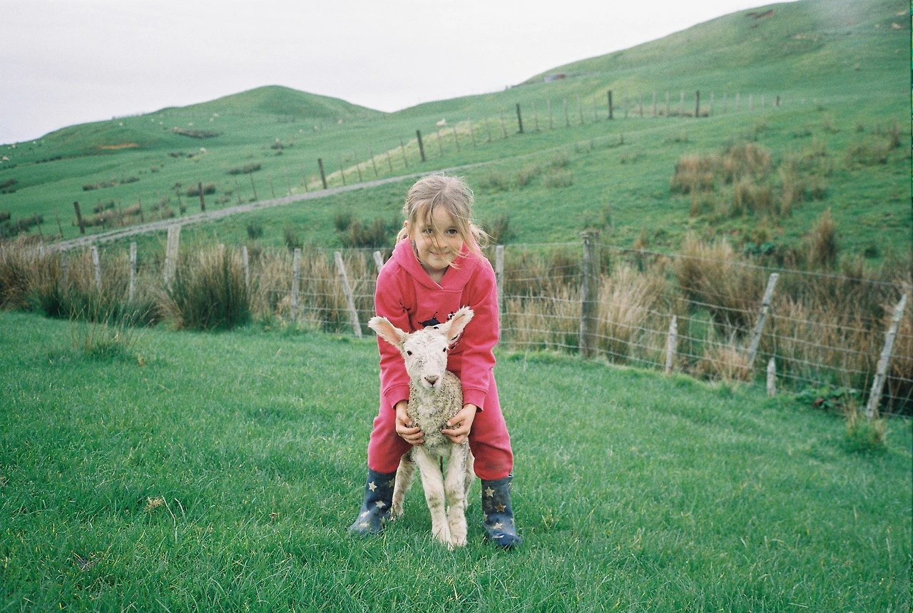 201908_헌틀리_매시_태어난 양과 함께.JPG