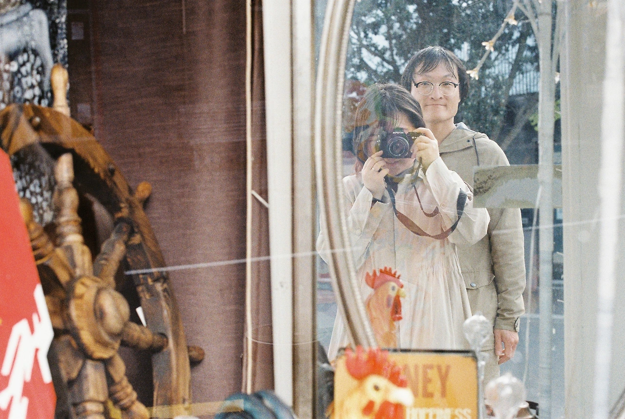 2021 네이피어 앤티크샵에서_겨레 혜영.JPG