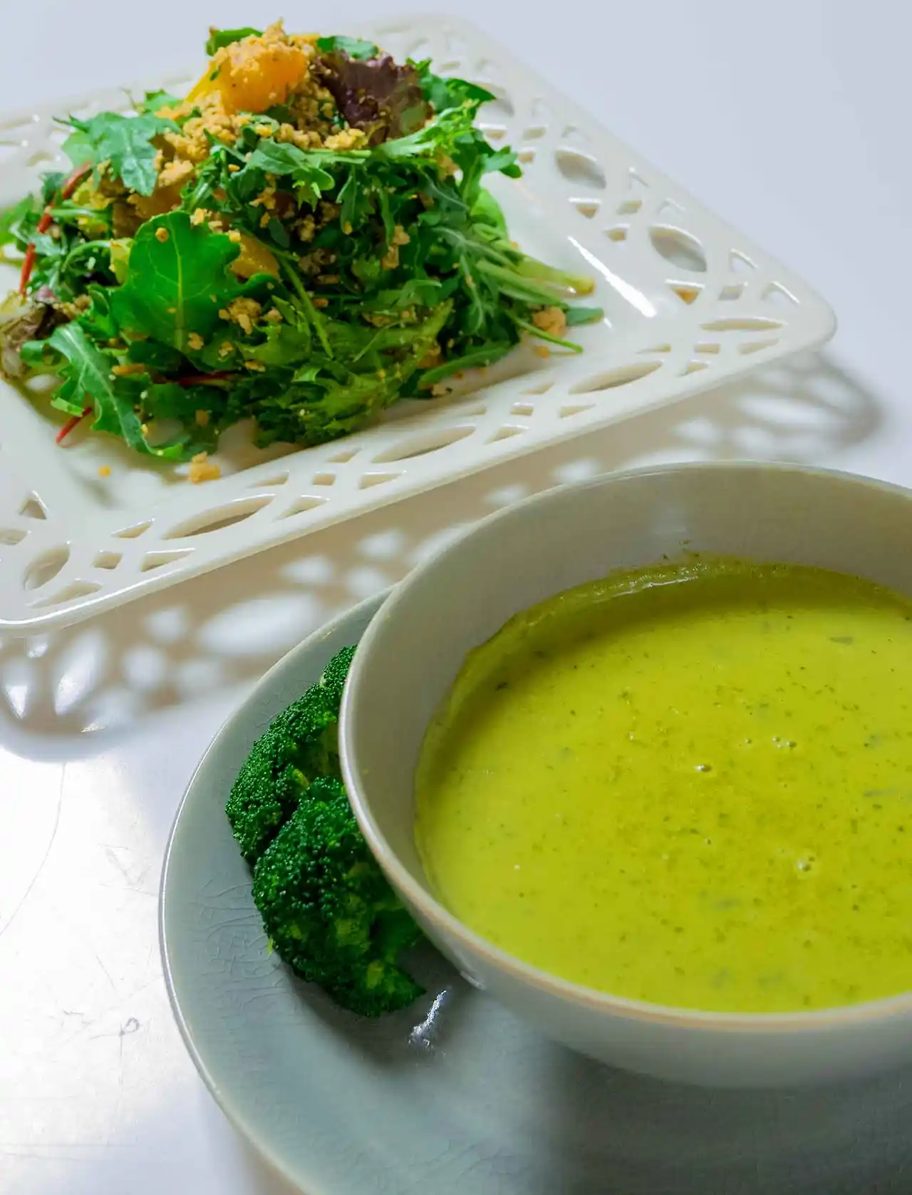 peacefood-cafe-most-popular-vegan-dishes_pea-soup-kale-salad.jpeg