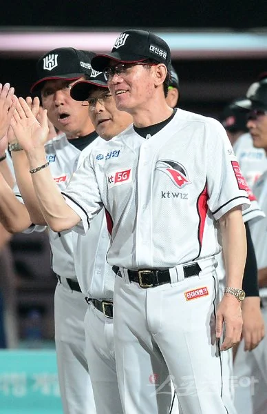 %EB%8B%A8%EC%B2%B4%EC%A0%84_%EC%9D%B4%EB%AF%B8%EC%A7%80_%EC%95%88%EC%B6%A9%EA%B7%BC2_%EC%8A%A4%ED%8F%AC%EC%B8%A0%EB%8F%99%EC%95%84DB.jpg?type=w773