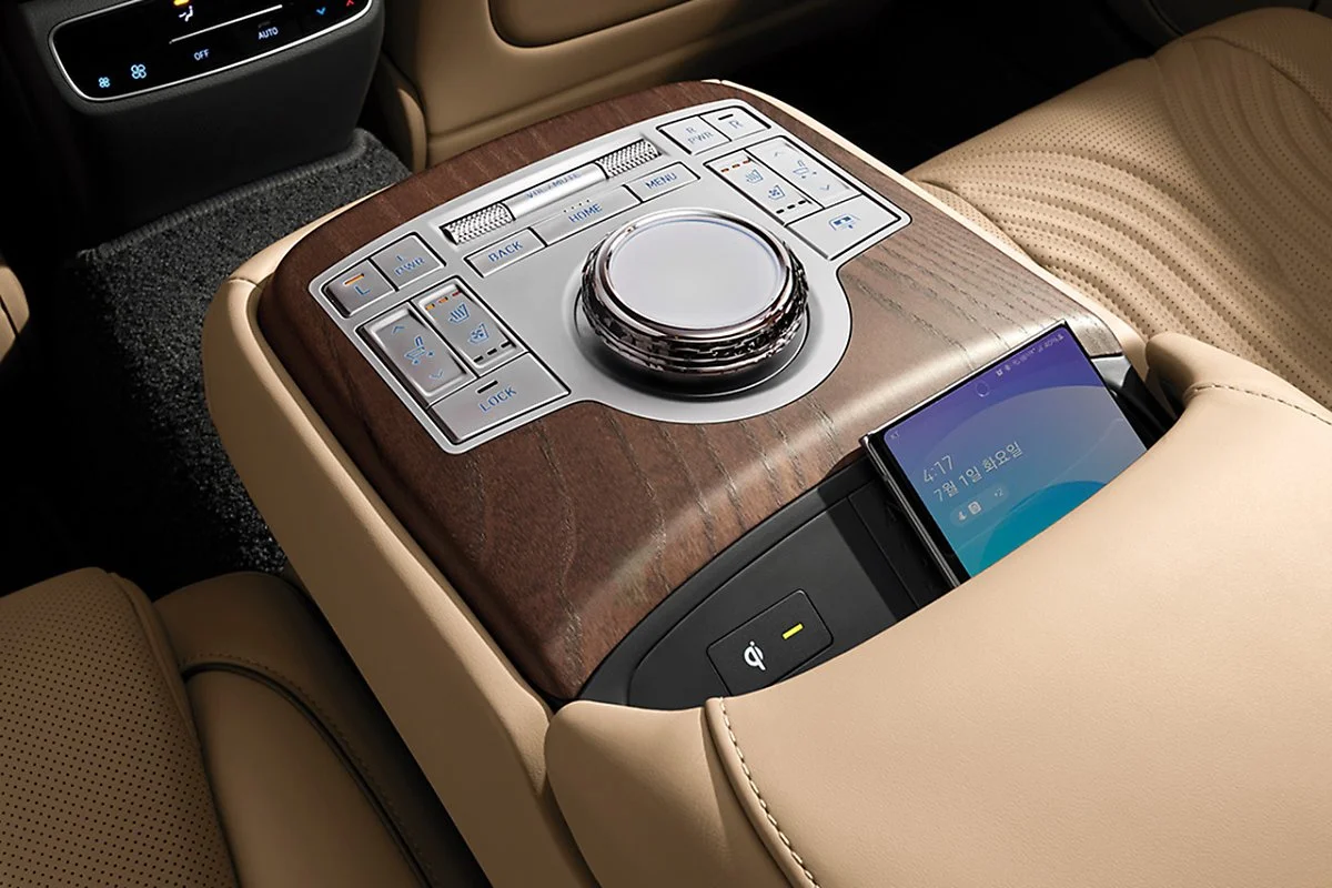 genesis-kr-technology-g80-rear-seat-remote-controls-16-desktop-1640x720-2-ko.jpg?type=w1200