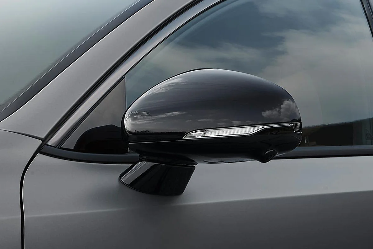 stinger_tribute_mirror.jpg?typew1200