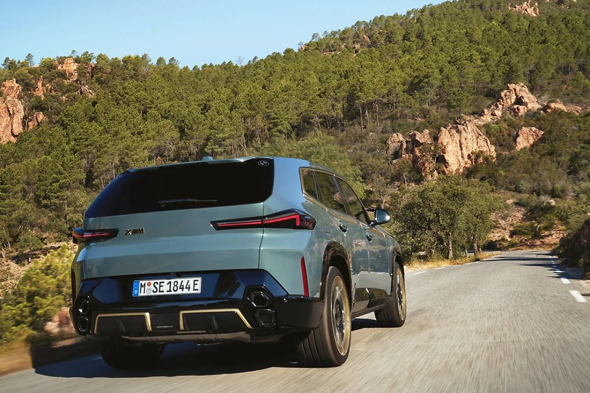 BMW-XM-2023-1600-35.jpg?type=w1200