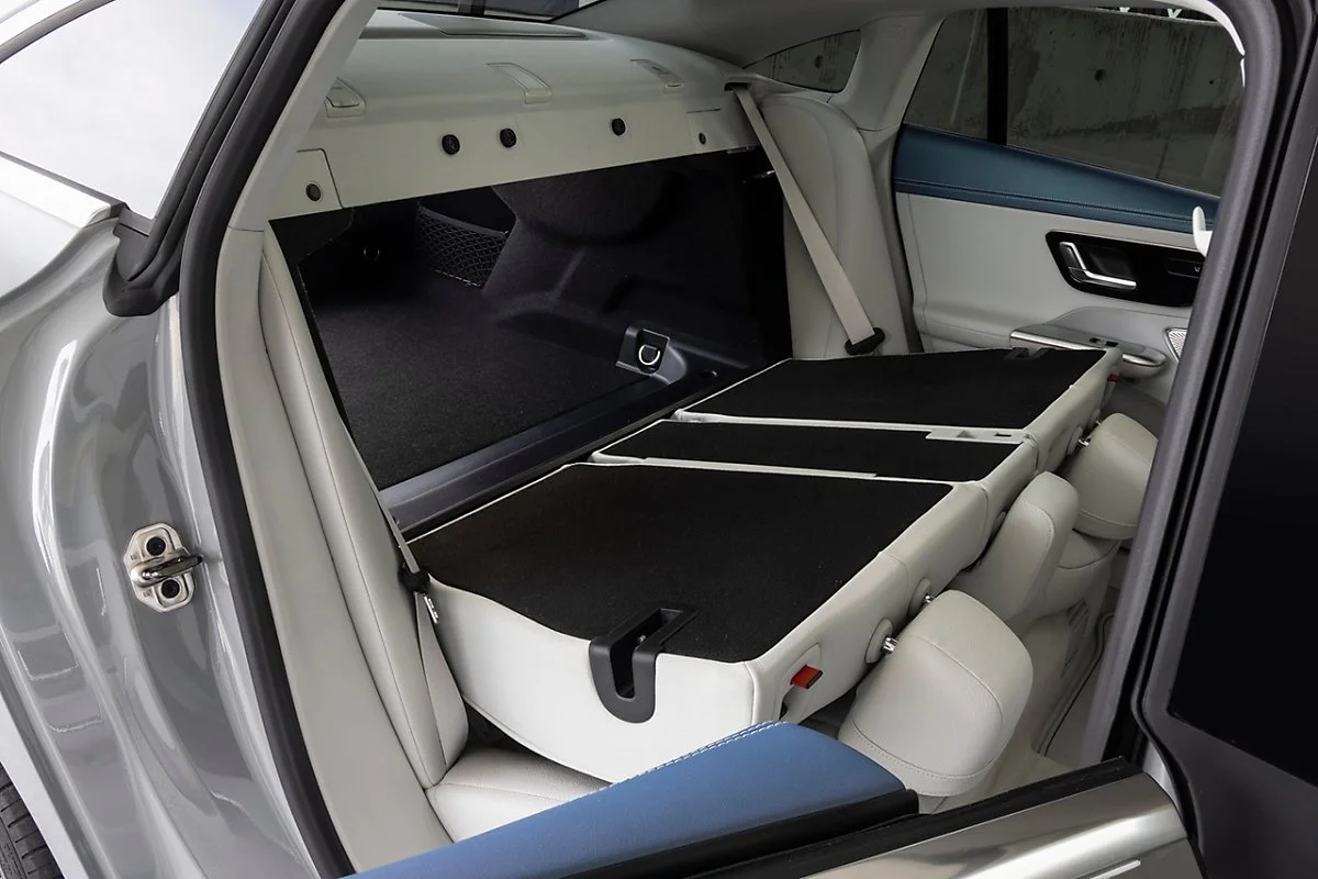 Mercedes-Benz-EQE-2023-1600-bc.jpg?type=w1200