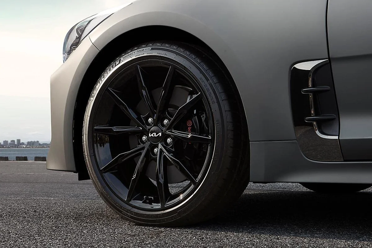 stinger_tribute_wheel.jpg?typew1200