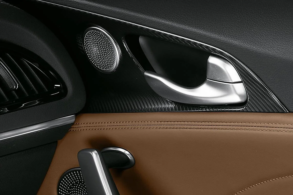 stinger_tribute_door.jpg?typew1200