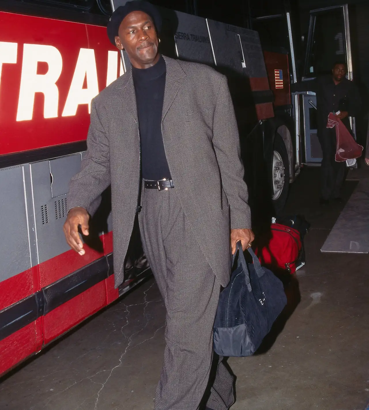 1588004752082467-Michael-Jordan-90s-style-lofficiel-13.jpeg