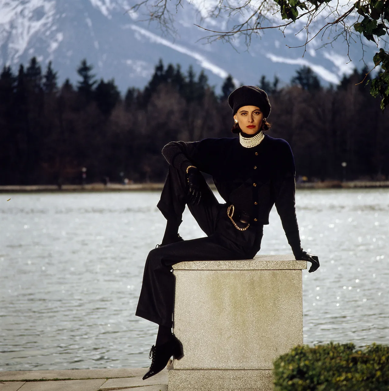 ad-campaign-fw-1988-1989-rtw-photo-karl-lagerfeld-1589210904.jpg?crop=1xw:1xh;center,top&amp;resize=480:*