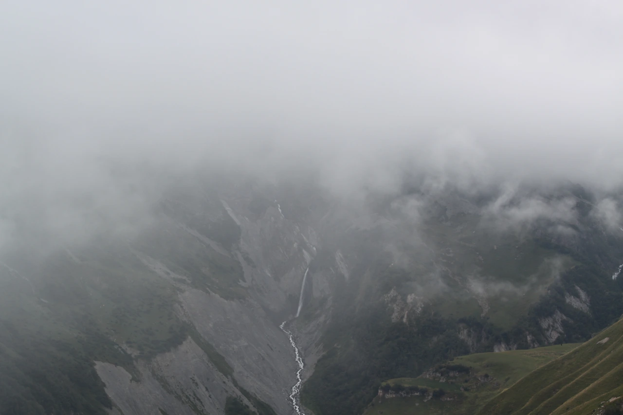 조지아 캅카스 마을 산.JPG