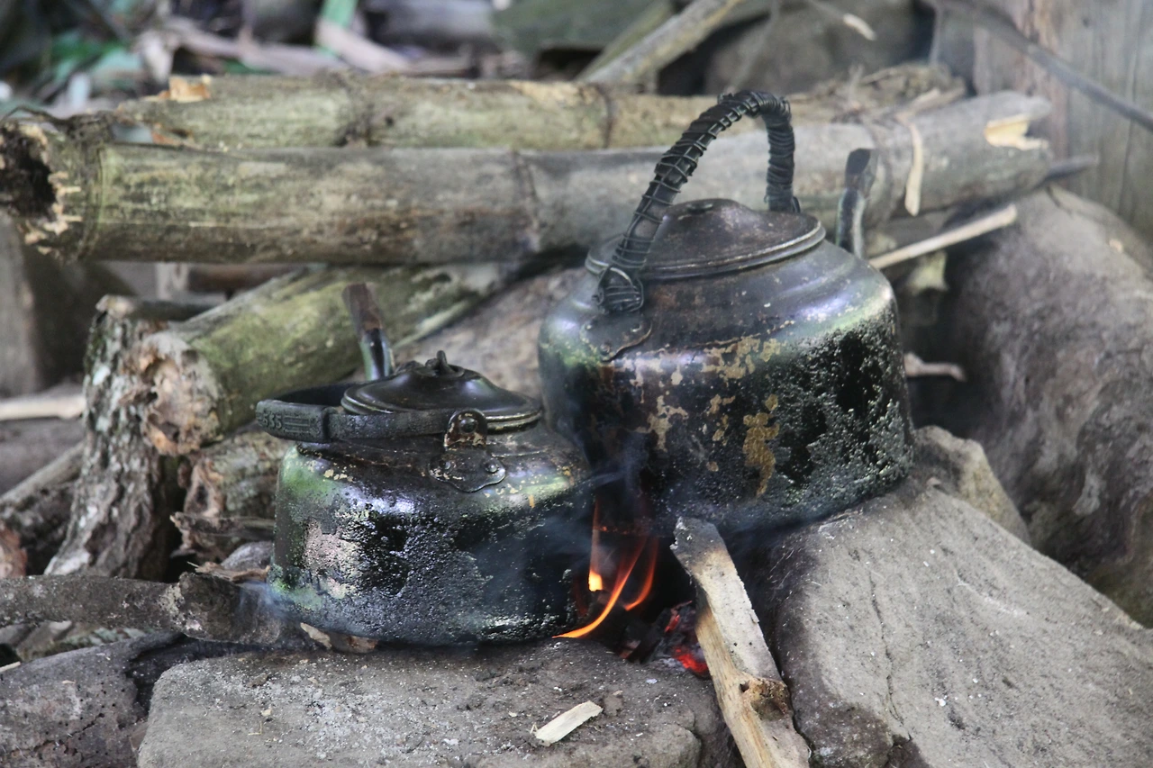 9. 남노산 반파채 마을의 합니족 주방 거실.JPG