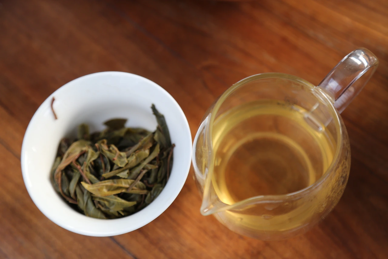 보이차의 탕색과 엽저.JPG